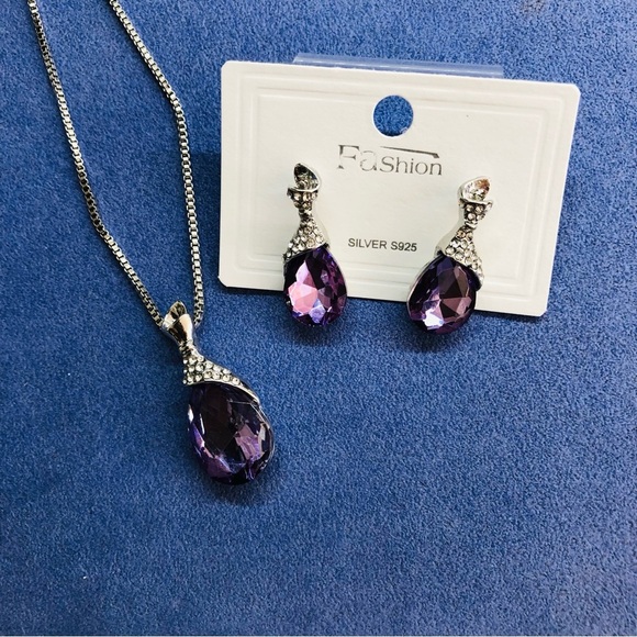 Purple Amethyst and Silver Water Drop Necklace And Earrings Jewelry Set - Picture 10 of 12
